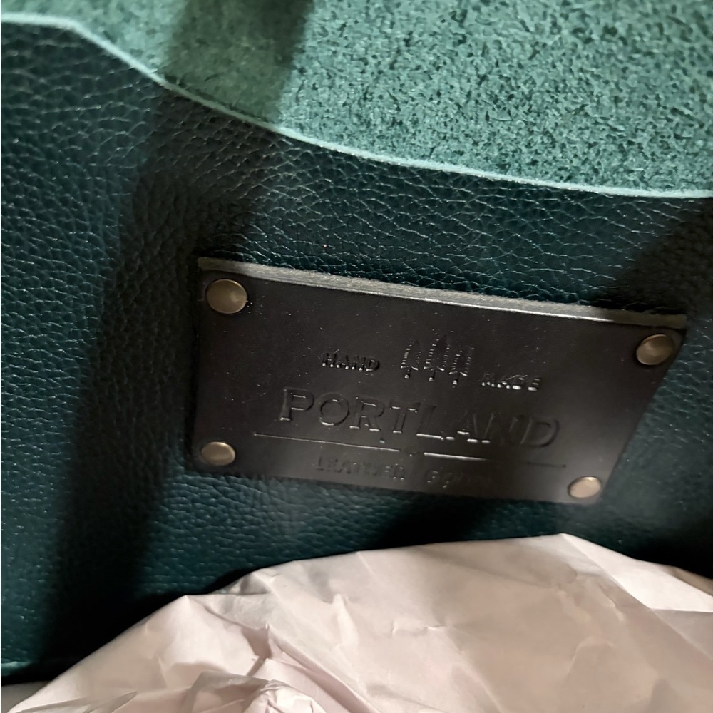 Portland Leather Dark Green Tote Bag - Picture 4 of 9